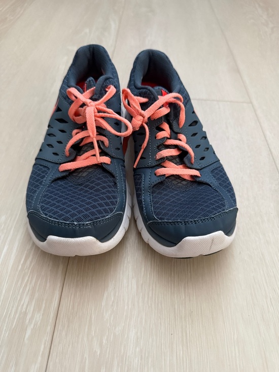 Nike Dark Blue and Coral Sneakers - Picture 10 of 10